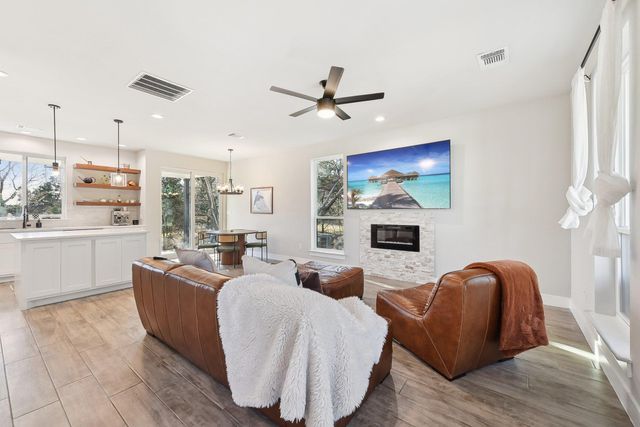 25 Woodacre DR, Wimberley, TX 78676
