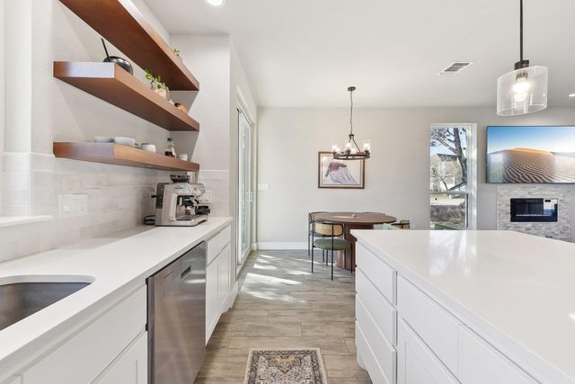25 Woodacre DR, Wimberley, TX 78676