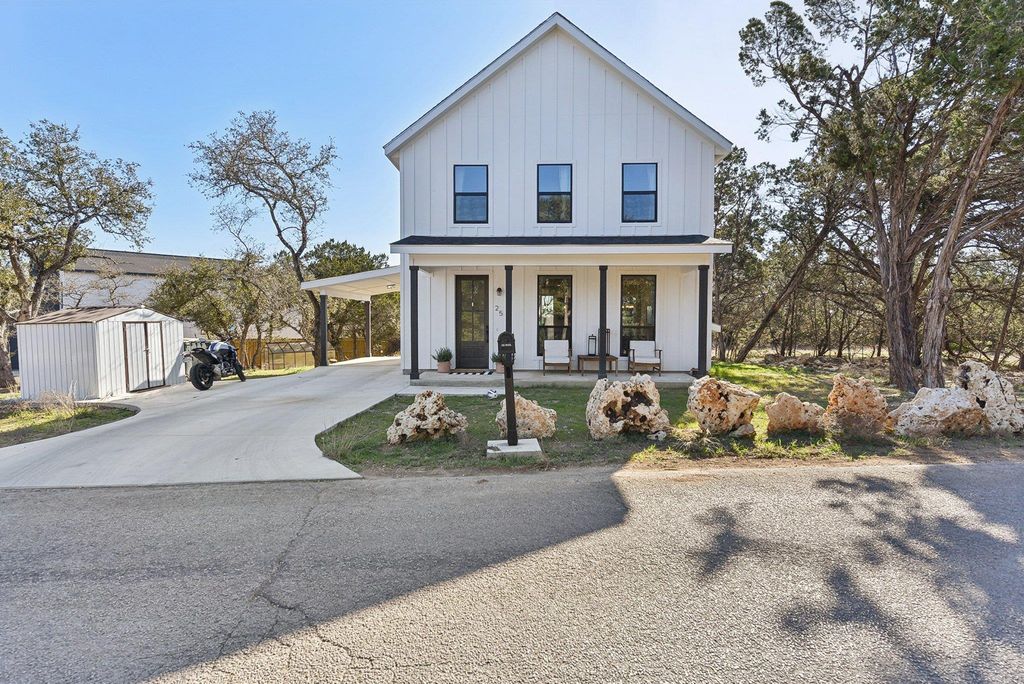 25 Woodacre DR, Wimberley, TX 78676