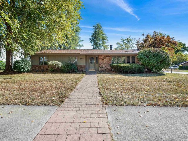 3210 Arrowwood Drive, Fort Wayne, IN 46815