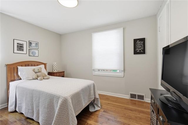 4824 W 78th Street, Prairie Village, KS 66208