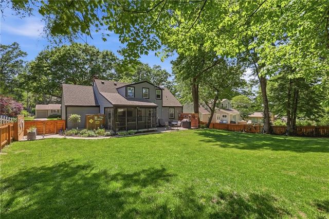 4824 W 78th Street, Prairie Village, KS 66208