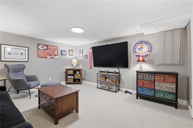 4824 W 78th Street, Prairie Village, KS 66208