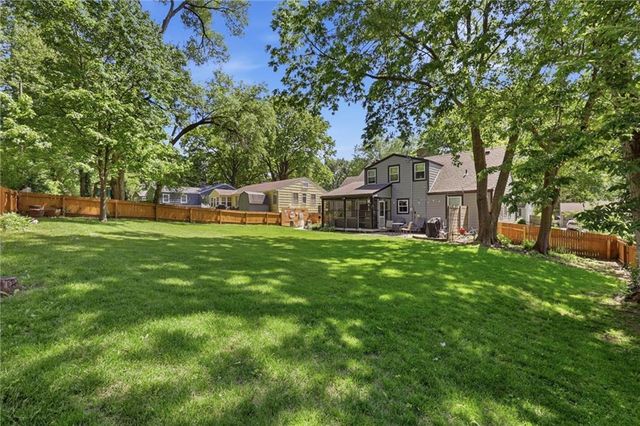 4824 W 78th Street, Prairie Village, KS 66208