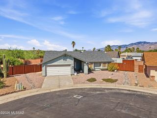 9724 N Oak Shadows Place, Tucson, AZ 85737