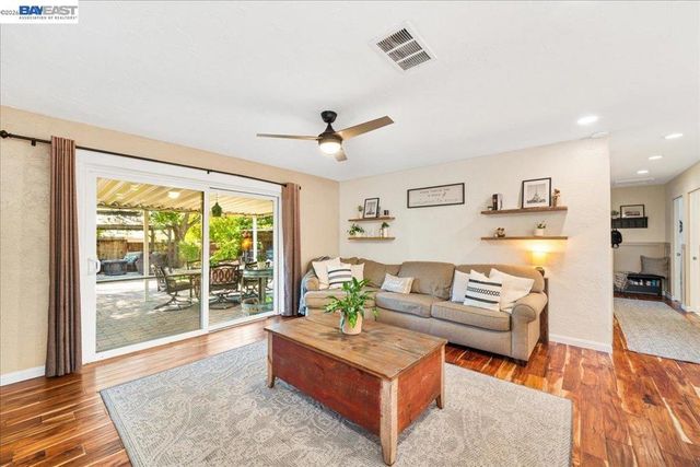 1280 Tulip Way, Livermore, CA 94551