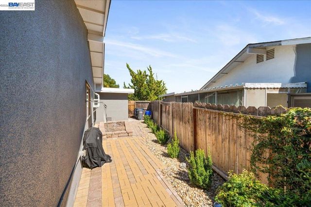 1280 Tulip Way, Livermore, CA 94551
