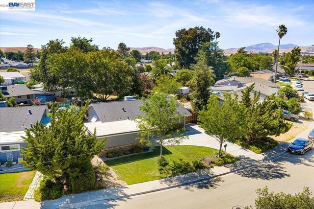 1280 Tulip Way, Livermore, CA 94551