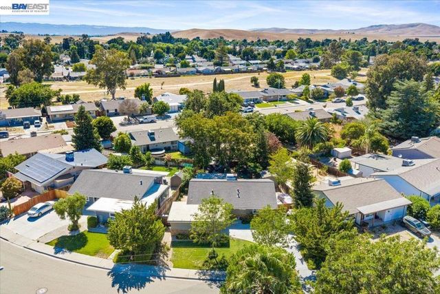 1280 Tulip Way, Livermore, CA 94551