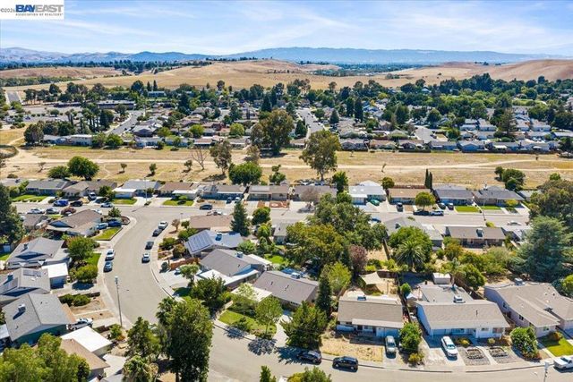1280 Tulip Way, Livermore, CA 94551
