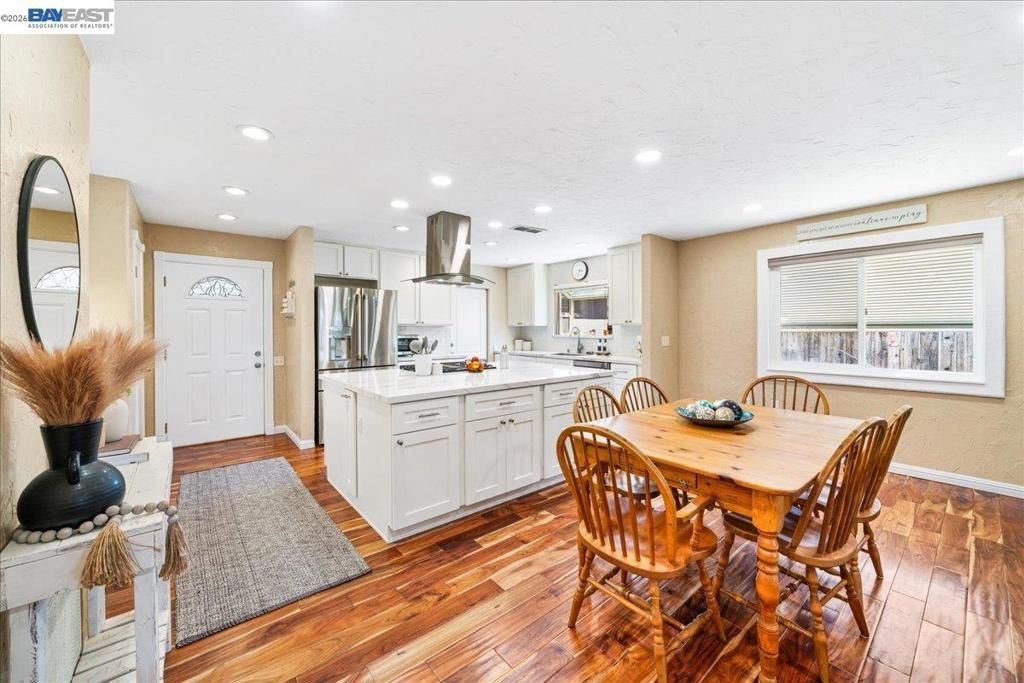 Image 10 of property listing at 1280 Tulip Way, Livermore, CA 94551
