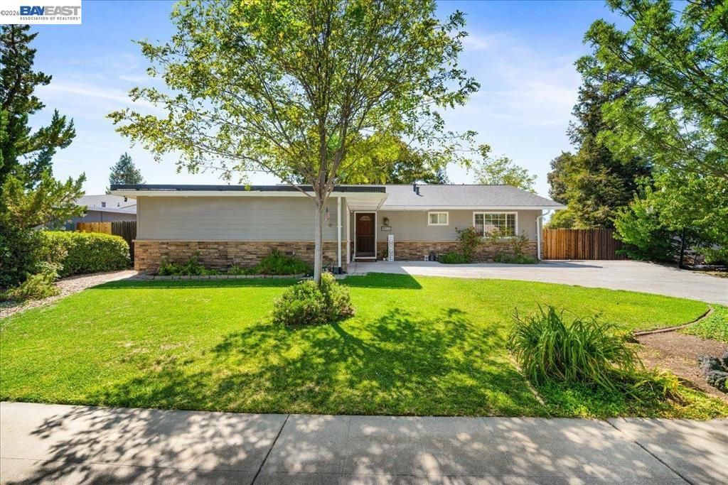 Image 2 of property listing at 1280 Tulip Way, Livermore, CA 94551