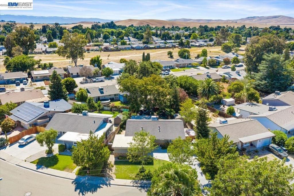 Image 37 of property listing at 1280 Tulip Way, Livermore, CA 94551