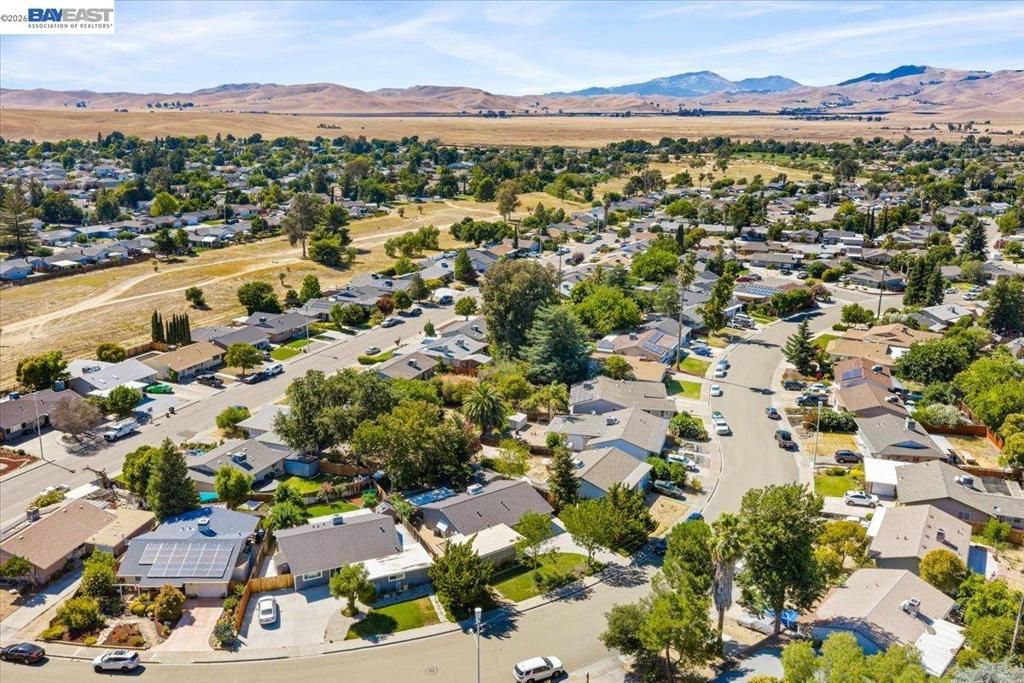 Image 40 of property listing at 1280 Tulip Way, Livermore, CA 94551