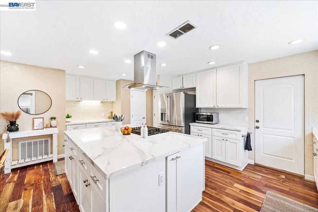 Image 9 of property listing at 1280 Tulip Way, Livermore, CA 94551