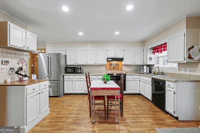 42 Lost Valley Drive, Dillard, GA 30537