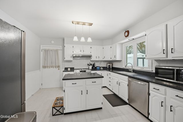 7 James Drive, Colonie, NY 12211