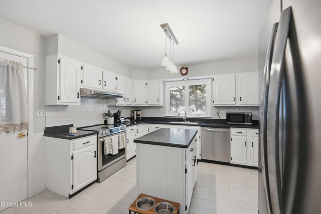 7 James Drive, Colonie, NY 12211