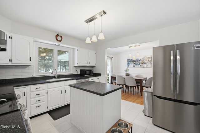 7 James Drive, Colonie, NY 12211