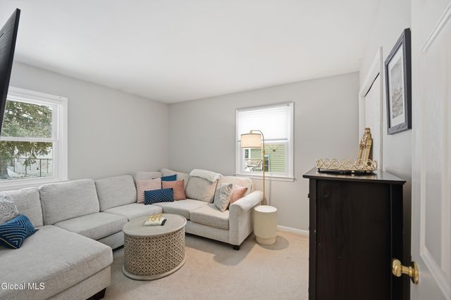 7 James Drive, Colonie, NY 12211