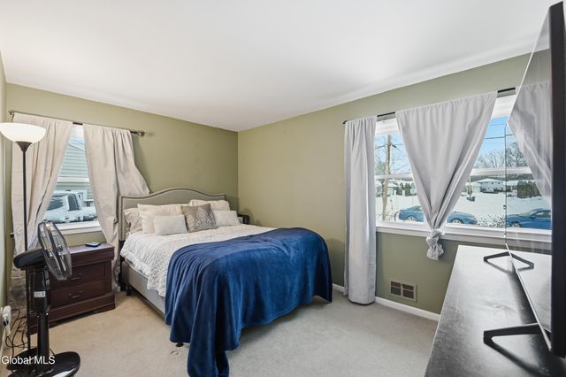 7 James Drive, Colonie, NY 12211