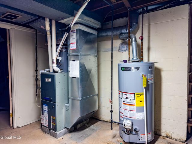 7 James Drive, Colonie, NY 12211