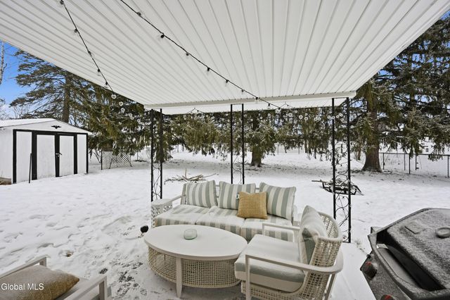 7 James Drive, Colonie, NY 12211