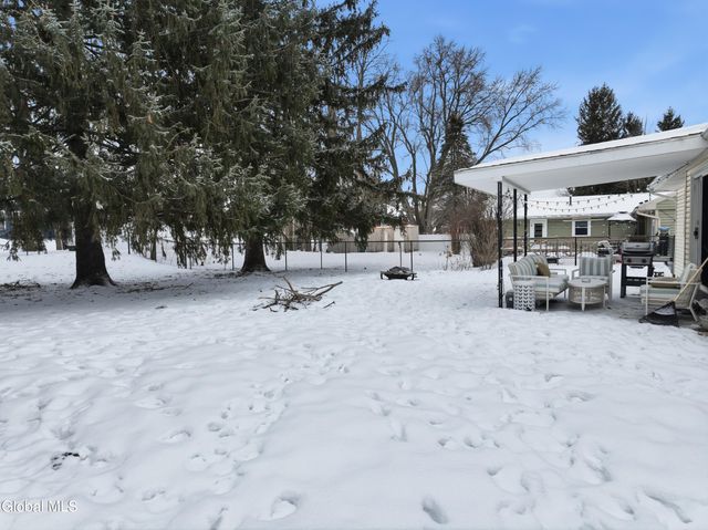 7 James Drive, Colonie, NY 12211