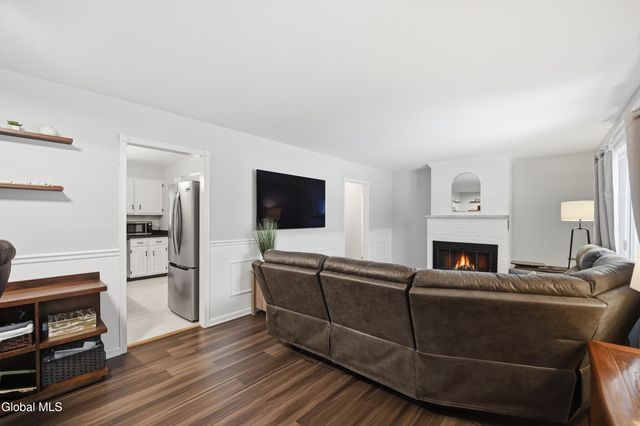 7 James Drive, Colonie, NY 12211