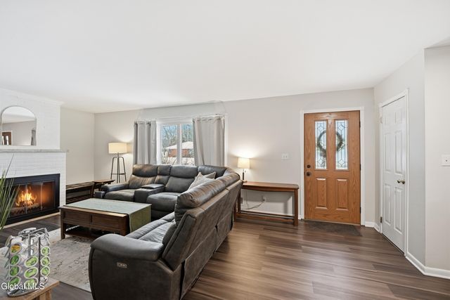 7 James Drive, Colonie, NY 12211