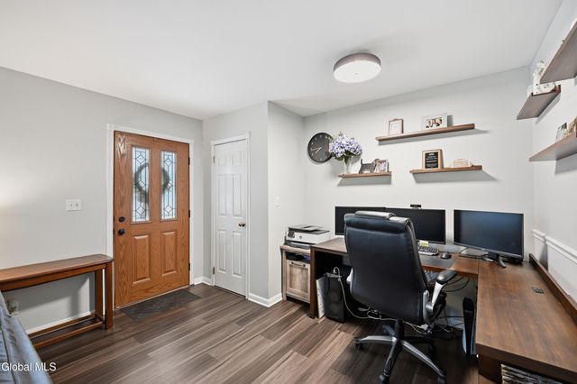 7 James Drive, Colonie, NY 12211