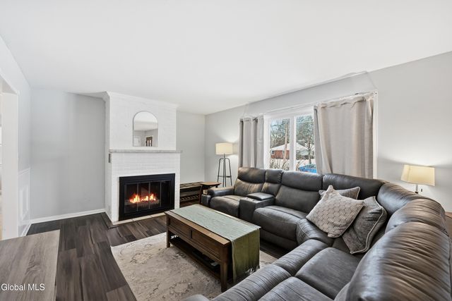 7 James Drive, Colonie, NY 12211