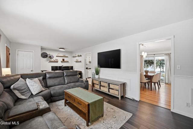 7 James Drive, Colonie, NY 12211