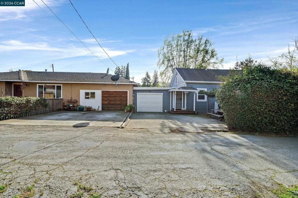 Image 19 of property listing at 22820 22820 5th St, Hayward, CA 94541