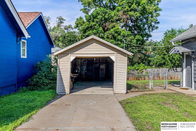 3338 N 55th Street, Omaha, NE 68104