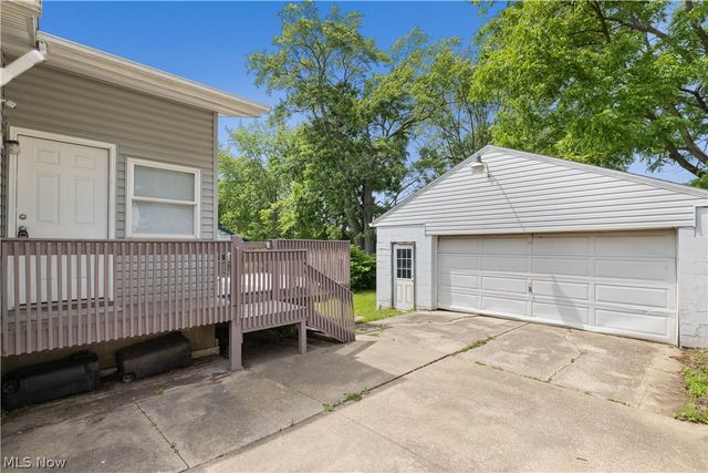 1053 Wyley Avenue, Akron, OH 44306