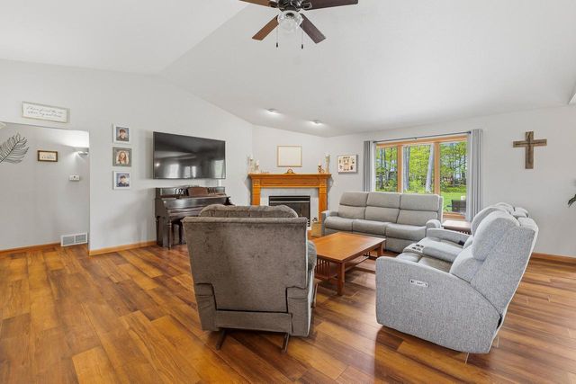 1616 Sandstone LANE, Howards Grove, WI 53083