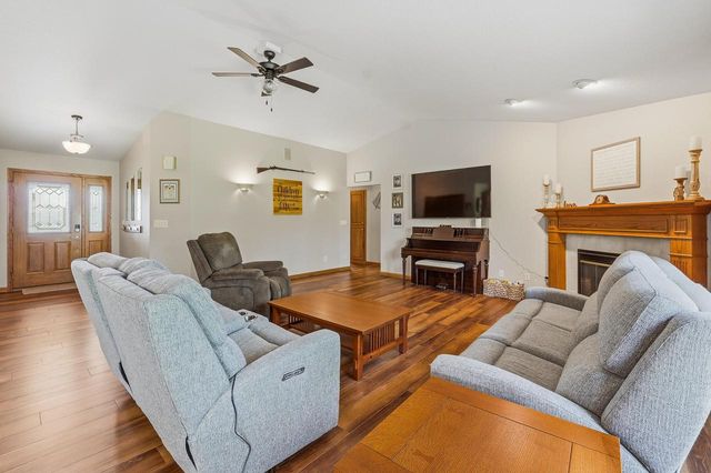 1616 Sandstone LANE, Howards Grove, WI 53083