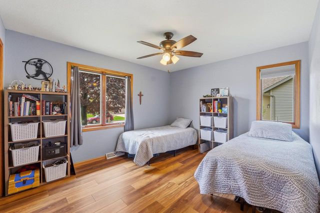 1616 Sandstone LANE, Howards Grove, WI 53083