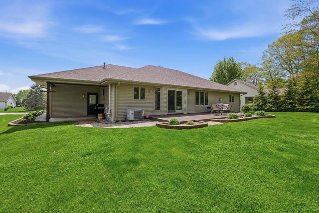 1616 Sandstone LANE, Howards Grove, WI 53083