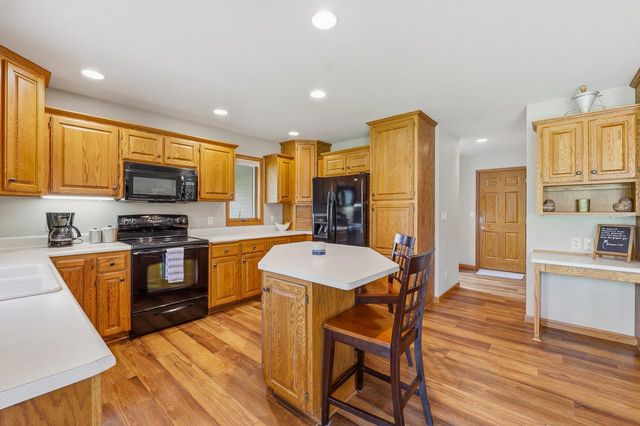 1616 Sandstone LANE, Howards Grove, WI 53083