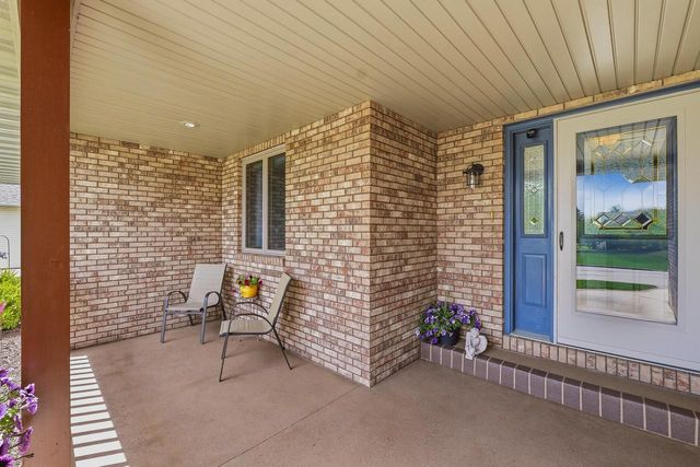 1616 Sandstone LANE, Howards Grove, WI 53083