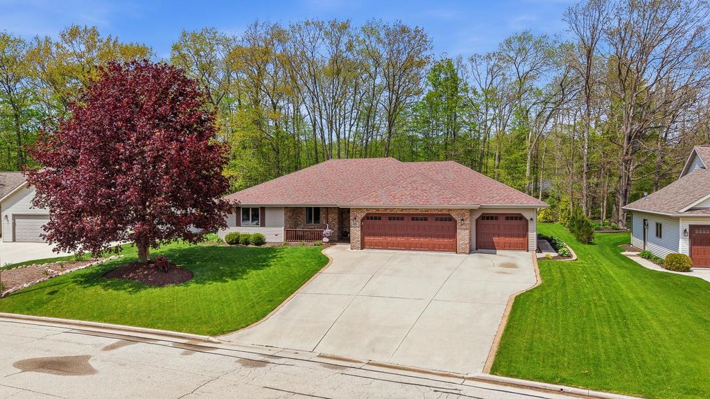 1616 Sandstone LANE, Howards Grove, WI 53083