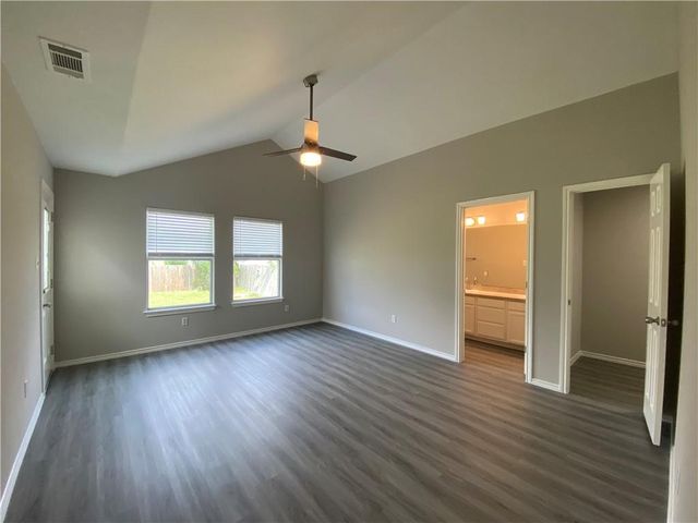 504 Debra DR, Taylor, TX 76574