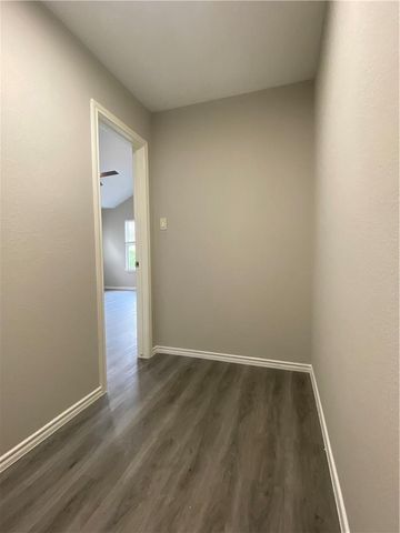504 Debra DR, Taylor, TX 76574