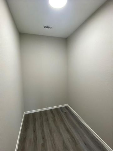 504 Debra DR, Taylor, TX 76574