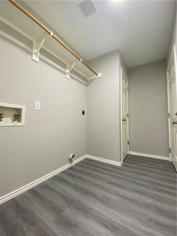 504 Debra DR, Taylor, TX 76574