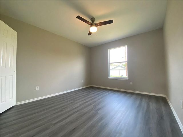 504 Debra DR, Taylor, TX 76574