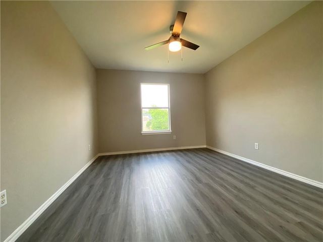 504 Debra DR, Taylor, TX 76574