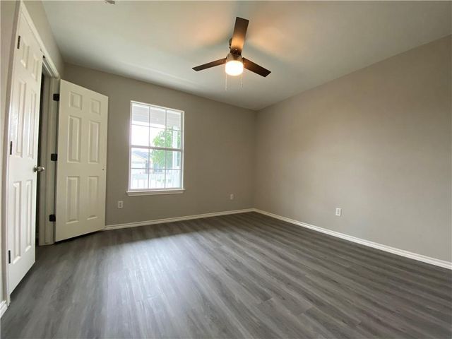 504 Debra DR, Taylor, TX 76574